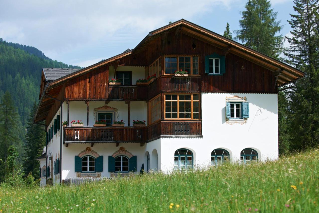 Hotel Dolomitenhof & Chalet Alte Post Sexten Exterior photo
