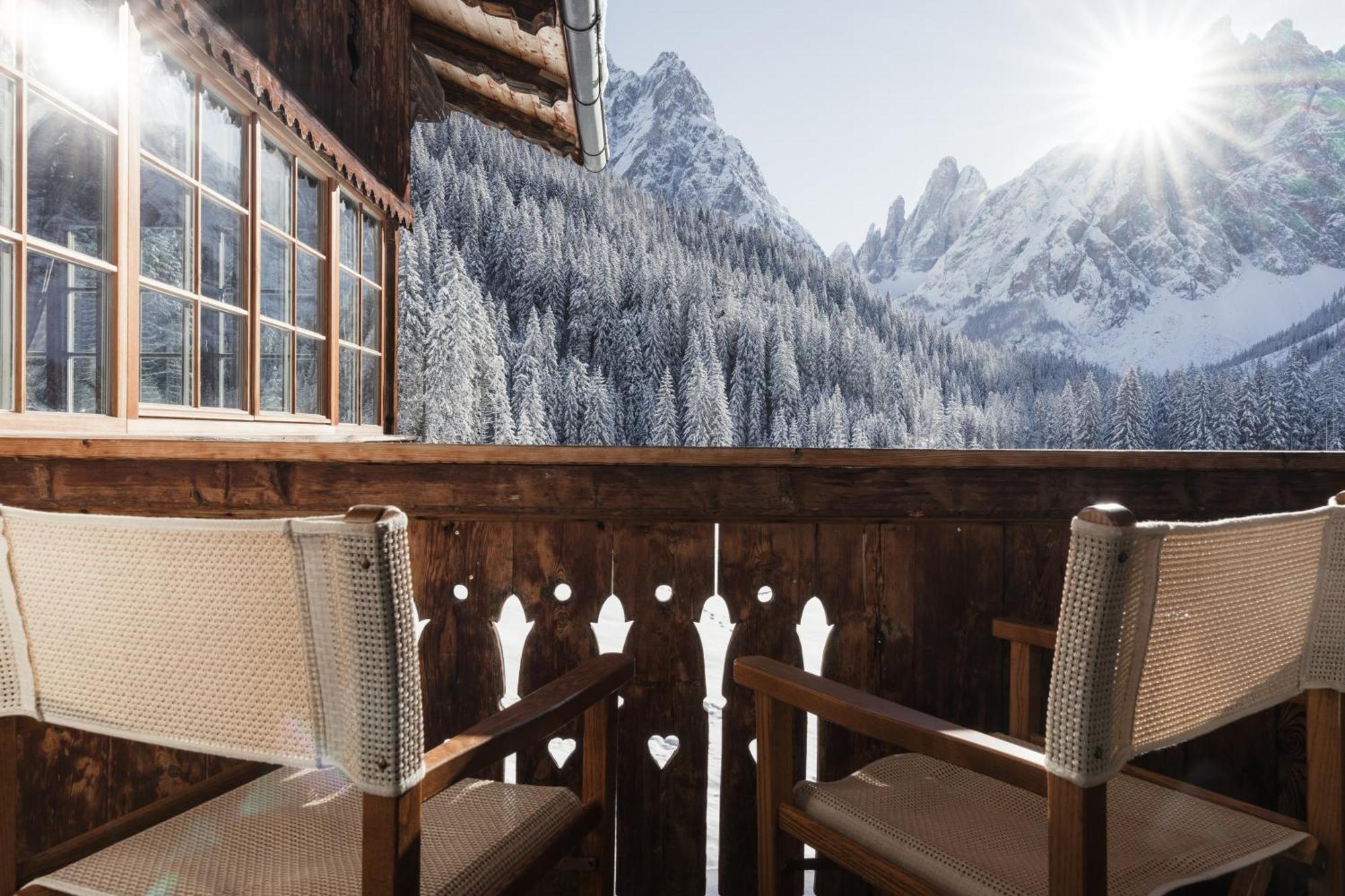 Hotel Dolomitenhof & Chalet Alte Post Sexten Exterior photo