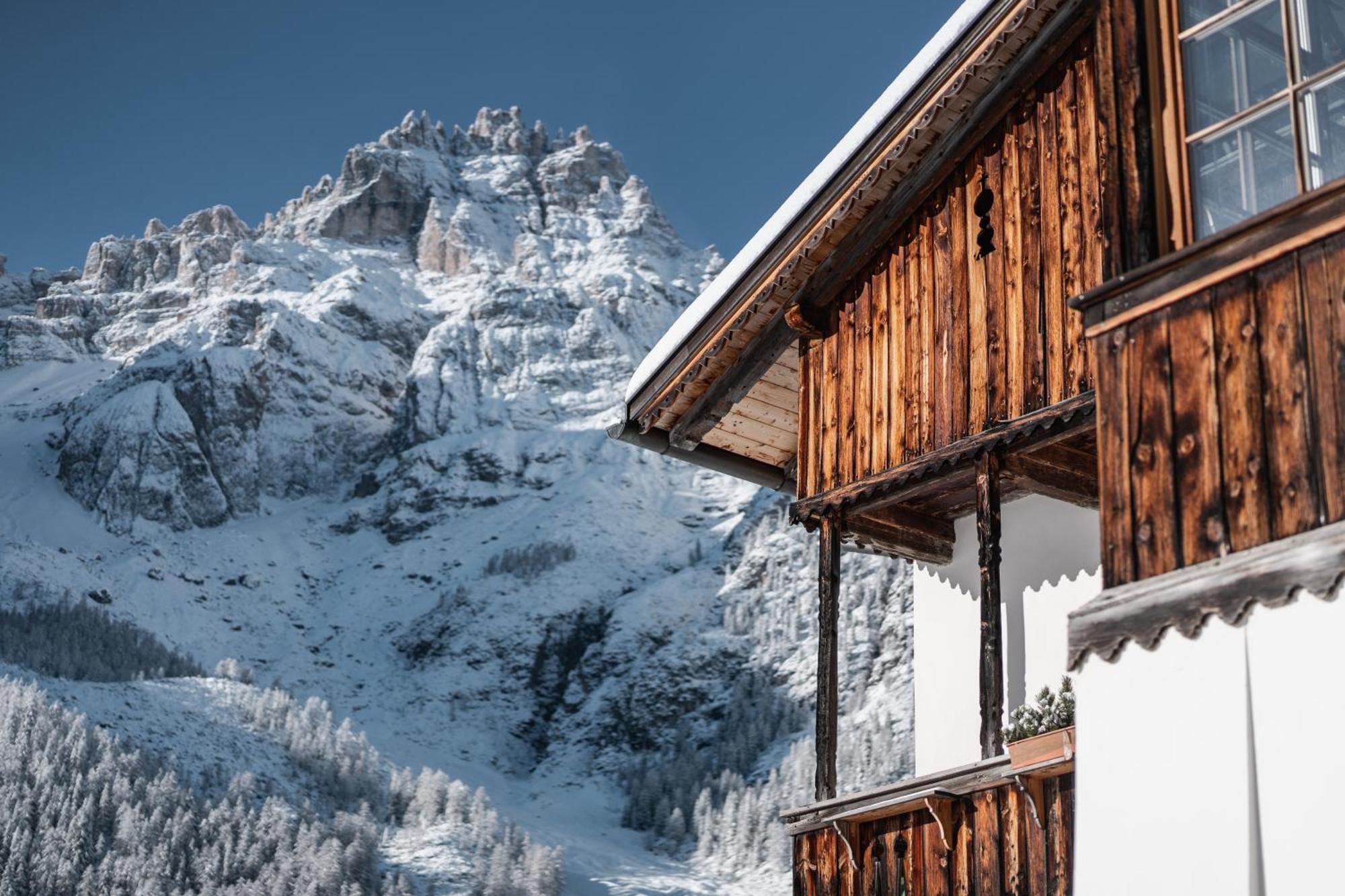 Hotel Dolomitenhof & Chalet Alte Post Sexten Exterior photo