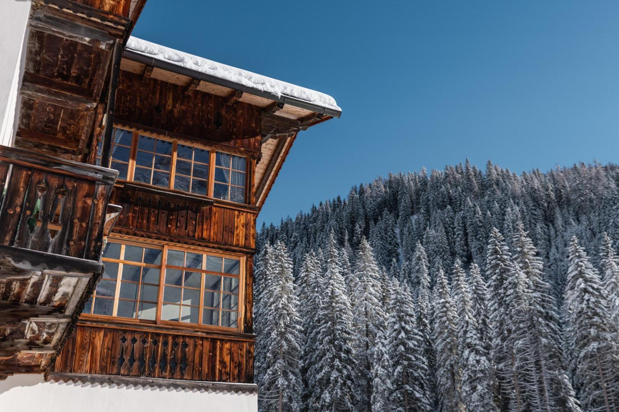 Hotel Dolomitenhof & Chalet Alte Post Sexten Exterior photo