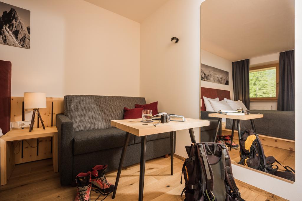 Hotel Dolomitenhof & Chalet Alte Post Sexten Exterior photo