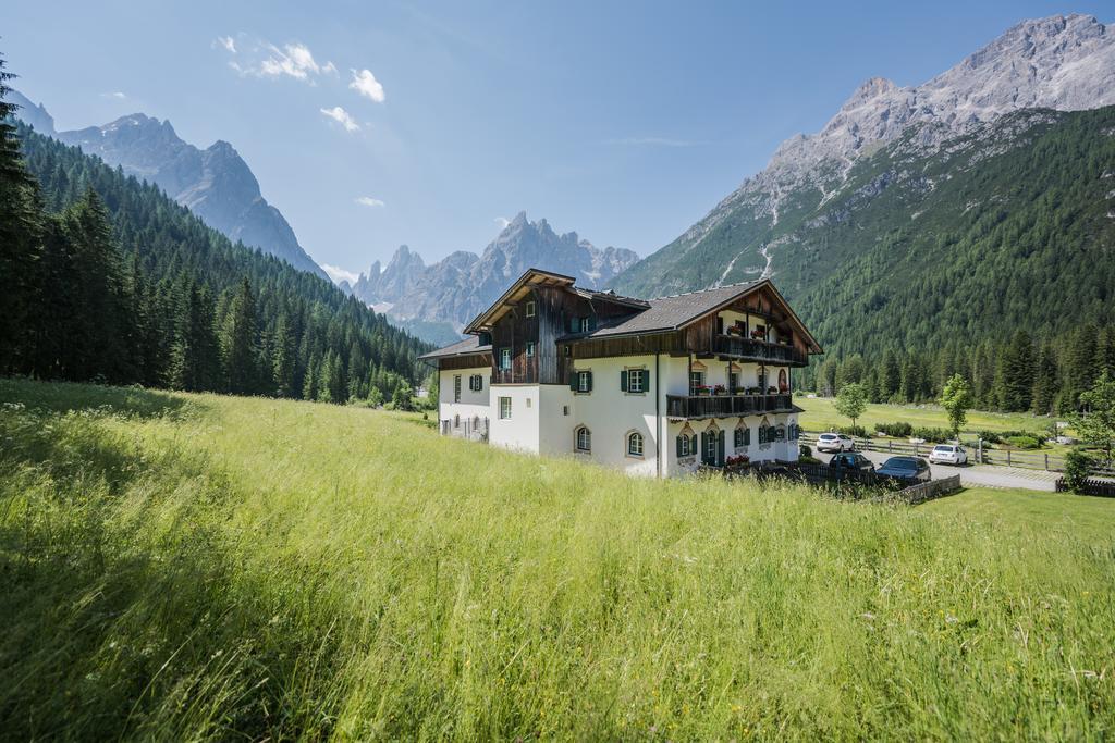Hotel Dolomitenhof & Chalet Alte Post Sexten Exterior photo